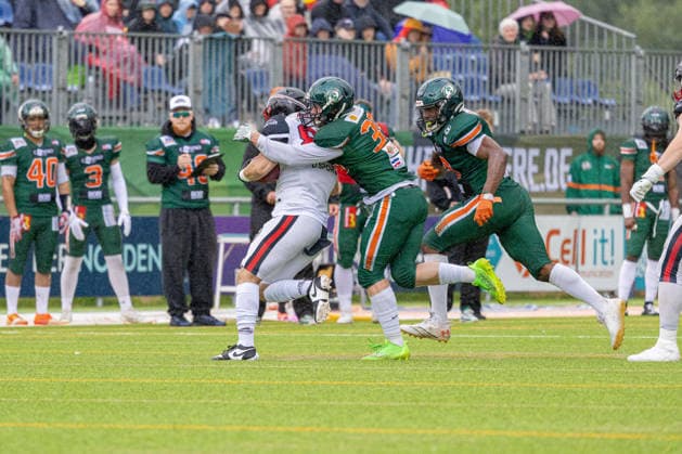 13 06 2026 American Football German Football League 2026 Kiel Baltic Hurricanes Düsseldorf Panther Kiel in green, Düsseldorf in white center Mahsun Cakar li , Bodo Bilitewski Kiel Kilia Stadion, Hasseldieksdammer Schleswig Holstein Germany