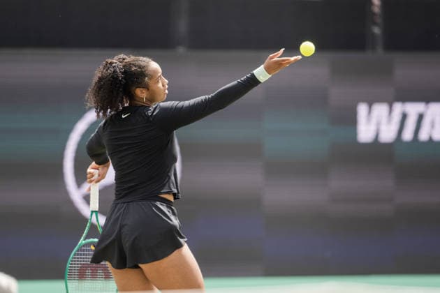 Libema Open Robin Montgomery of the United States serves to Ajla Tomljanovic of Australia during their WTA, Tennis Damen Singles Semifinal match at the Libema Open at Autotron s-Hertogenbosch in s-Hertogenbosch, Netherlands, on June 13, 2026. S-Hertogenbosch Netherlands  Copyright: xAndyxAstfalckx originalFilename:astfalck-libemaop260613_npL1O.jpg