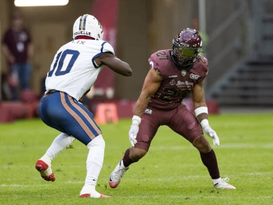 27 Justin Howell (Defensive Back) Rhein Fire wait to takle 10 Lowry Felix (Running Back) Paris Lights Rhein Fire vs Paris Lights, American Football, American Football League Europe, WEEK 4, 2026, 13.06.2026, Duisburg Schauinsland-Reisen-Arena Germany Copyright: xFootxBowl ChristopherxMettkenx