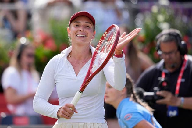 HSBC Championships - Day Six Donna Vekic of Croatia competes during her semi-final match at The HSBC Championships 2026 Women s tennis tournament at The Queen s Club in London, England, on June 13, 2026. London Greater London United Kingdom  Copyright: xOwenxHammondx originalFilename:hammond-thehsbcc260613_npfzz.jpg