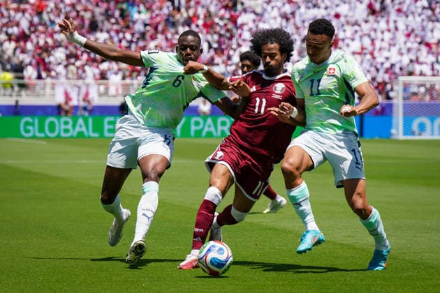 USA Soccer FIFA World Cup 2026 Group B Switzerland vs Qatar Levi™s Stadium Santa Clara, California Denis Zakaria Switzerland, 6 Akram Afif Qatar, 11 Dan Ndoye Switzerland, 11 Copyright: xJOERANxSTEINSIEKx