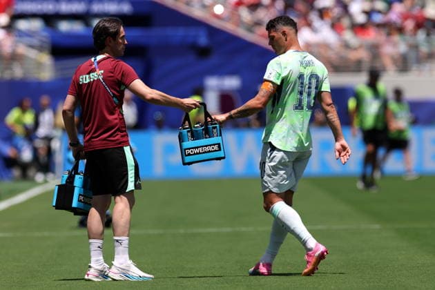 FIFA World Cup, WM, Weltmeisterschaft, Fussball 2026 - Group B - Qatar vs Switzerland Granit Xhaka of Switzerland during a drinking break during the FIFA World Cup 2026 group stage match Qatar against Switzerland, in San Francisco, USA, 13 June 2026. SAN FRANCISCO United States  Copyright: xBENJAMINxFANJOYx