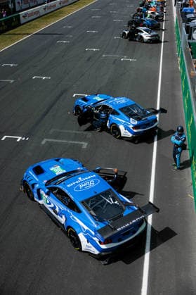 24 HEURES DU MANS 2026 - RACE - SATURDAY 88 GATTUSO Stefano (ita), LEVORATO Giammarco (ita), SARGEANT Logan (usa), Proton Competition, Ford Mustang LMGT3 88, LM GT3, action 77 POWELL Eric (usa), TUCK Ben (gbr), PRIAULX Sebastian (gbr), Proton Competition, Ford Mustang LMGT3 77, LM GT3, action starting grid, grille de depart, during the 24 Hours of Le Mans 2026, 3rd round of the 2026 FIA World Endurance Championship, on June 13, 2026 on the Circuit des 24 Heures du Mans in Le Mans, France -  Copyright: xGERMAINxHAZARDx