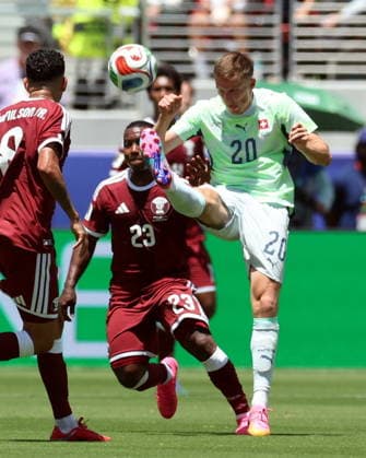 FIFA World Cup, WM, Weltmeisterschaft, Fussball 2026 - Group B - Qatar vs Switzerland Assim Madibo of Qatar (L) and Michel Aebischer of Switzerland in action during the FIFA World Cup 2026 group stage match Qatar against Switzerland, in San Francisco, USA, 13 June 2026. SAN FRANCISCO United States  Copyright: xBENJAMINxFANJOYx