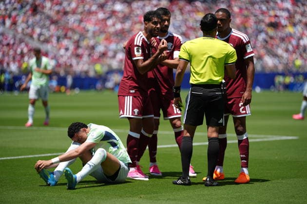 Qatar v Switzerland - FIFA World Cup, WM, Weltmeisterschaft, Fussball 2026 - Group B SANTA CLARA, UNITED STATES - JUNE 13: Players of Qatar argues with the referee during the 2026 FIFA World Cup First Stage Group B match between Qatar and Switzerland at Levi’s Stadium (San Francisco Bay Area Stadium) in Santa Clara, California, United States on June 13, 2026. Tayfun Coskun Anadolu California United States. Editorial use only. Please get in touch for any other usage.  Copyright: x2026xAnadoluxTayfunxCoskunx