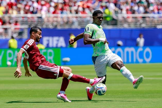 FIFA World Cup, WM, Weltmeisterschaft, Fussball 2026 - Group B - Qatar vs Switzerland Qatar s Yusuf Abdurisag, left, in action against Switzerland s Breel Embolo, right, during the FIFA World Cup 2026 group stage match Qatar against Switzerland, in San Francisco, USA, 13 June 2026. San Francisco United States  Copyright: xPETERxKLAUNZERx