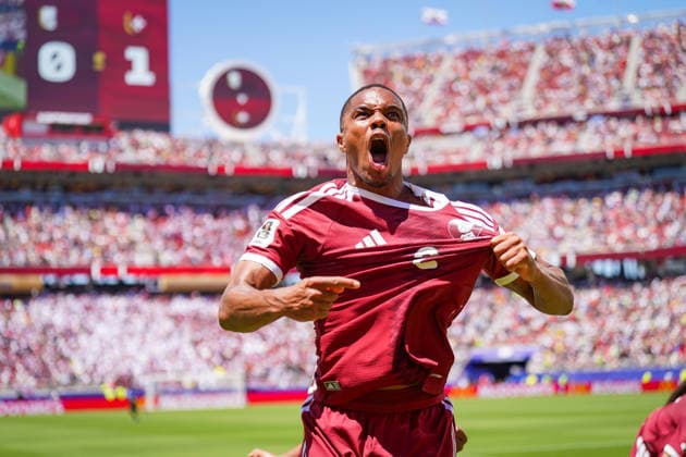 USA Soccer FIFA World Cup 2026 Group B Switzerland vs Qatar Levi™s Stadium Santa Clara, California Goal and goal celebration for the 1 1 equalizer shortly before the end of the match by Boualem Khoukhi Qatar, 16 Joy, emotions, cheers Pedro Miguel Qatar, 2 Facial expression, facial expression, emotionGesture, gesture Copyright: xJOERANxSTEINSIEKx