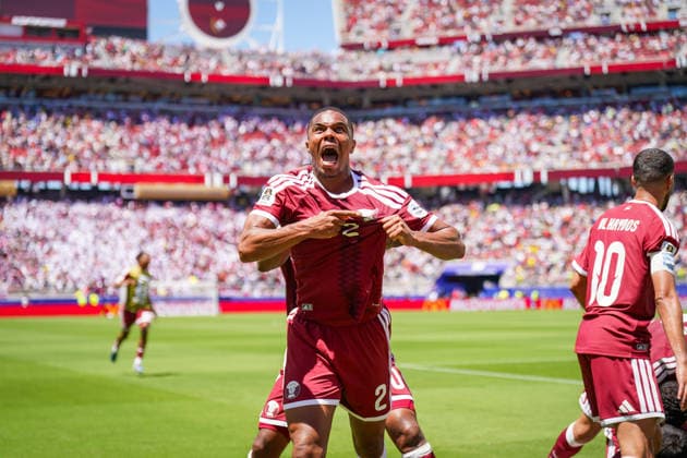 USA Soccer FIFA World Cup 2026 Group B Switzerland vs Qatar Levi™s Stadium Santa Clara, California Goal and goal celebration for the 1 1 equalizer shortly before the end of the game by Boualem Khoukhi Qatar, 16 Joy, emotions, cheers Pedro Miguel Qatar, 2 Ahmed Fathy Qatar, 20 Facial expression, facial expression, emotionGesture, gesture Copyright: xJOERANxSTEINSIEKx