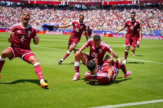 USA Soccer FIFA World Cup 2026 Group B Switzerland vs Qatar Levi™s Stadium Santa Clara, California Goal and goal celebration for the 1 1 equalizer shortly before the end of the game by Boualem Khoukhi Qatar, 16 Joy, emotions, cheers Pedro Miguel Qatar, 2 Hassan Alhaydos Qatar, 10 Karim Boudiaf Qatar, 12 Mohamed Manai Qatar, 26 Mimic, facial expression, emotionGesture, gesture Copyright: xJOERANxSTEINSIEKx