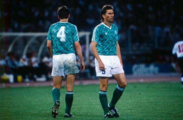 World Cup 1990 Semi-finals Germany vs England World Cup 1990 in Italy, Stadio Delle Alpi in Turin, Semi-finals Germany vs England 1 1 n v 4 3 I E The German Players Jürgen Kohler No 4 and Klaus Thaler eyes No 5 on the Playing field Turin Copyright: xUnitedxArchivesx xSvenxSimonxSportx SVS_95020001155