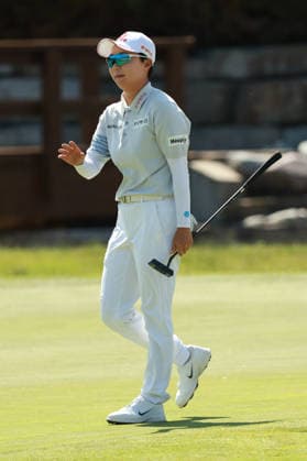 Dow Championship MIDLAND, MICHIGAN - JUNE 13: Hyo Joo Kim of the Republic of Korea acknowledges the gallery on the 18th green during the third round of the Dow Championship at Midland Country Club in Midland, Michigan, USA on Saturday, June 13, 2026. Midland Michigan United States  Copyright: xJorgexLemusx originalFilename:lemus-dowchamp260613_npwJZ.jpg