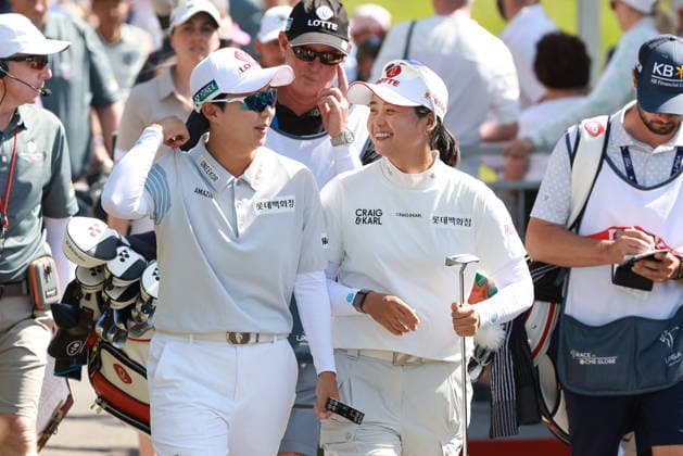 Dow Championship MIDLAND, MICHIGAN - JUNE 13: Hyo Joo Kim (L) and Hye-Jin Choi (R) of the Republic of Korea walk on the 18th hole during the third round of the Dow Championship at Midland Country Club in Midland, Michigan, USA on Saturday, June 13, 2026. Midland Michigan United States  Copyright: xJorgexLemusx originalFilename:lemus-dowchamp260613_npNR3.jpg