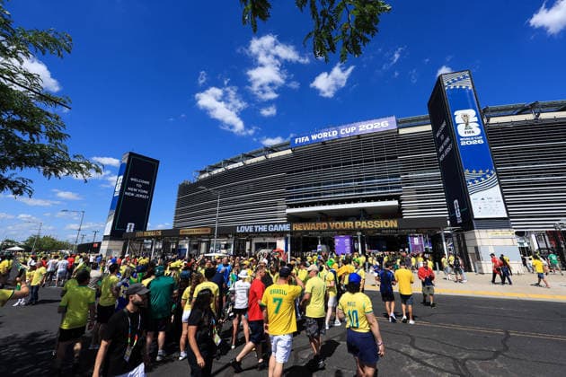 Fußball FIFA-Weltmeisterschaft Gruppe C Brasilien gegen Marokko 13. Juni 2026 FIFA-Weltmeisterschaft Gruppe C Brasilien gegen Marokko Fans nähern sich dem Metlife Stadium Foto Simon Stacpoole Abseits New Jersey USA  Copyright: xSimonxStacpoolexOffside