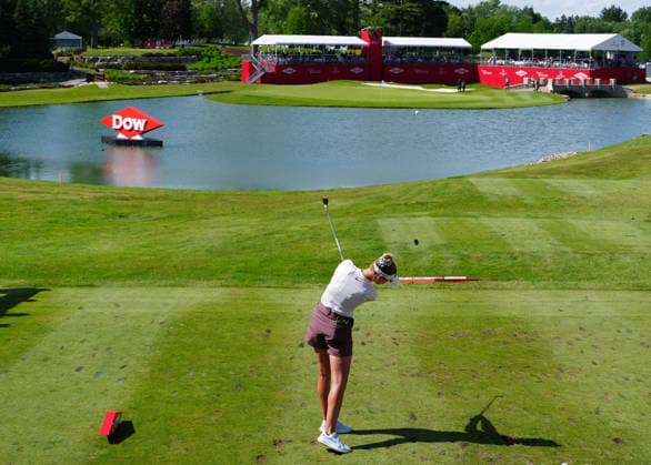 MIDLAND, MI - JUNE 13: LPGA, Golf Damen golfer Nelly Korda plays her tee shot on the 18th hole on June 13, 2026, during the third round of the LPGA Dow Championship at Midland Country Club in Midland, Michigan. (Photo by Brian Spurlock Icon Sportswire) GOLF: JUN 13 LPGA Dow Championship EDITORIAL USE ONLY Icon2606134