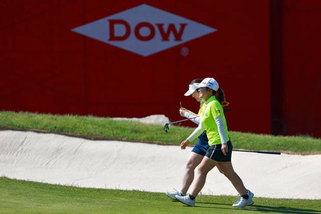 Dow Championship Midland, MI - JUNE 13: Yuna Hishimura of Japan (far) walks with her teammate Ayaka Furue of Japan (near) on the 18th green during the third round of the Dow Championship at Midland Country Club on June 13, 2026 in Midland, Michigan. Midland Michigan United States  Copyright: xAmyxLemusx originalFilename:lemus-dowchamp260613_npyls.jpg