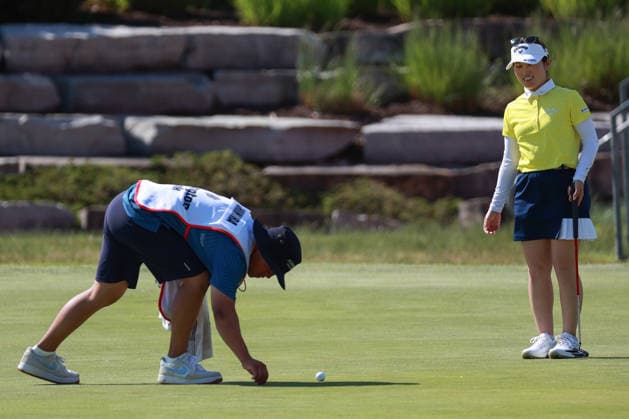 Dow Championship Midland, MI - JUNE 13: Yuna Hishimura of Japan waits for her caddie to clear the path of her putt on the 18th green during the third round of the Dow Championship at Midland Country Club on June 13, 2026 in Midland, Michigan. Midland Michigan United States  Copyright: xAmyxLemusx originalFilename:lemus-dowchamp260613_npguT.jpg