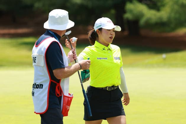 Dow Championship MIDLAND, MICHIGAN - JUNE 13: Ayaka Furue of Japan hands her putt to her caddie on the 5th green during the third round of the Dow Championship at Midland Country Club in Midland, Michigan, USA on Saturday, June 13, 2026. Midland Michigan United States  Copyright: xJorgexLemusx originalFilename:lemus-dowchamp260613_np1Uu.jpg