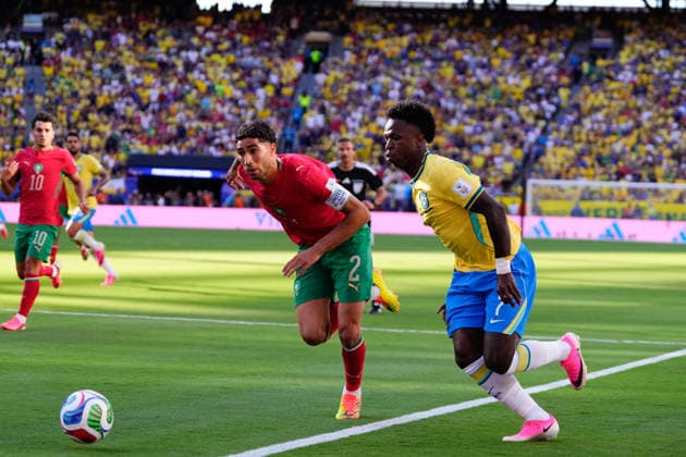 Brazil v Morocco: Group C - FIFA World Cup, WM, Weltmeisterschaft, Fussball 2026 Vinicius Junior of Brazil and Achraf Hakimi of Morocco compete for the ball during the FIFA World Cup 2026 Group C match between Brazil and Morocco at New York New Jersey Stadium on June 13, 2026 in East Rutherford, New Jersey. East Rutherford New Jersey United States  Copyright: xJosexBretonx originalFilename:bretonhernandez-brazilvm260613_npfoo.jpg