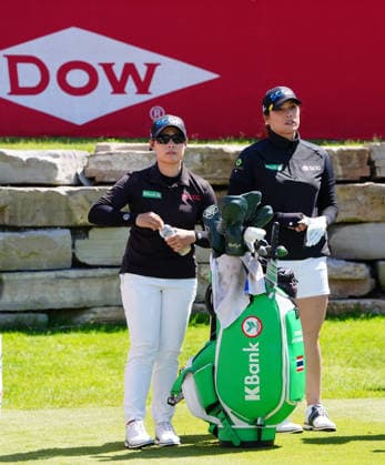 MIDLAND, MI - JUNE 13: From left to right LPGA, Golf Damen golfers Moriya Jutanugarn and Ariya Jutanugarn wait on the 18th tee on June 13, 2026, during the third round of the LPGA Dow Championship at Midland Country Club in Midland, Michigan. (Photo by Brian Spurlock Icon Sportswire) GOLF: JUN 13 LPGA Dow Championship EDITORIAL USE ONLY Icon26061322