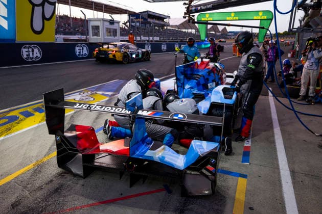 24 HEURES DU MANS 2026 - RACE - SATURDAY 15 MAGNUSSEN Kevin (dnk), MARCIELLO Raffaele (swi), VANTHOOR Dries (bel), BMW M Team WRT, BMW M Hybrid V8 15, Hypercar, action, pit stop during the 24 Hours of Le Mans 2026, 3rd round of the 2026 FIA World Endurance Championship, on June 13, 2026 on the Circuit des 24 Heures du Mans in Le Mans, France - Le MansFrance  Copyright: xJULIENxDELFOSSEx