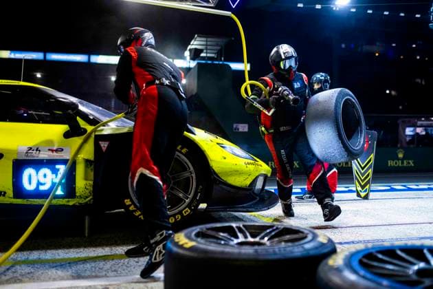 24 HEURES DU MANS 2026 - RACE - SUNDAY 57 KIMURA Takeshi (jpn), LAURSEN Conrad (dnk), SERRA Daniel (bra), Kessel Racing, Ferrari 296 LMGT3 Evo 57, LM GT3, pitstop, arrÃªt aux stands during the 24 Hours of Le Mans 2026, 3rd round of the 2026 FIA World Endurance Championship, on June 14, 2026 on the Circuit des 24 Heures du Mans in Le Mans, France - Le MansFrance  Copyright: xFabrizioxBoldonix