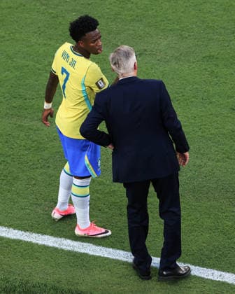 Fußball FIFA Fussball-Weltmeisterschaft Gruppe C Brasilien gegen Marokko 13. Juni 2026 FIFA Fussball-Weltmeisterschaft Gruppe C Brasilien gegen Marokko Vinicius Junior aus Brasilien und Brasiliens Trainer Carlo Ancelotti Foto Simon Stacpoole Abseits New Jersey USA  Copyright: xSimonxStacpoolexOffside