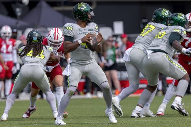 June 13, 2026, Washington, D.C, U.S: Louisville Kings quarterback Chandler Rogers (4) drops back in the pocket during the United Bowl UFL Championship game at Audi Field, Washington, D.C. UFL 2026 - United Bowl -Kings 27:20 Defenders  - ZUMAs304 20260613_zaf_s304_027 Copyright: xScottxStuartx