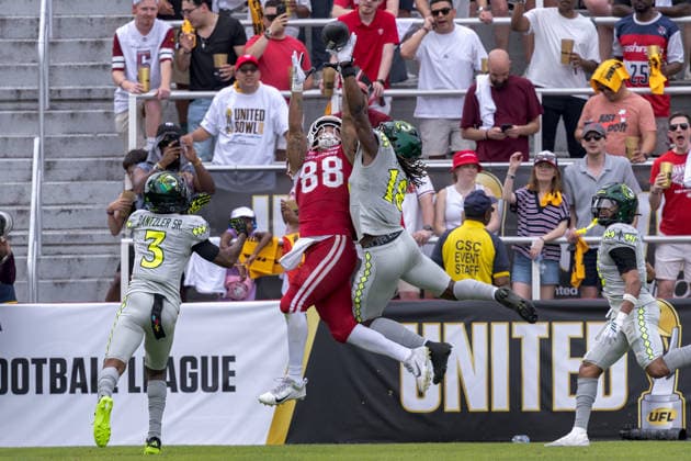 June 13, 2026, Washington, D.C, U.S: DC Defenders tight end Briley Moore (88) has a pass deflected by Louisville Kings linebacker Jaheim Thomas (18) during the United Bowl UFL Championship game at Audi Field, Washington, D.C. UFL 2026 - United Bowl -Kings 27:20 Defenders  - ZUMAs304 20260613_zaf_s304_032 Copyright: xScottxStuartx