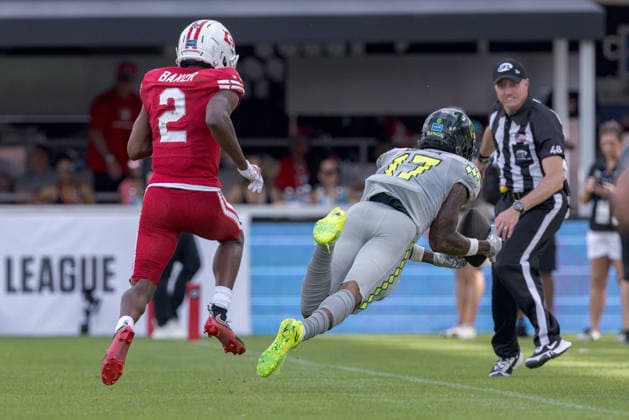 June 13, 2026, Washington, D.C, U.S: Louisville Kings wide receiver Tarik Black (17) hauls in a pass along the sideline behind DC Defenders cornerback Deandre Baker (2) during the United Bowl UFL Championship game at Audi Field, Washington, D.C. UFL 2026 - United Bowl -Kings 27:20 Defenders  - ZUMAs304 20260613_zaf_s304_035 Copyright: xScottxStuartx