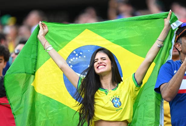 EAST RUTHERFORD, NEW JERSEY - JUNE 13: A fan of Brazil holds a Brazil flag during the FIFA World Cup, WM, Weltmeisterschaft, Fussball 2026 Group C match between Brazil and Morocco at New York New Jersey Stadium on June 13, 2026 in East Rutherford, New Jersey.  Copyright: xMBxMediax