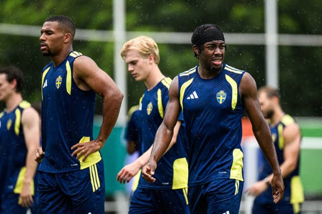 260614 Isak Hien, Lucas Bergvall and Anthony Elanga of the Swedish national football team at a training session during day 3 of the FIFA World Cup 2026 on June 14, 2026 in Monterrey Photo Joel Marklund BILDBYRAN kod JM PA1232 fotboll football soccer fotball vm fotbolls vm fotballs vm fotbolls vm 2026 fifa world cup 2026 träning practice training sverige sweden sverige a day 3 bbeng  Copyright: JOELxMARKLUND BB260614JM012
