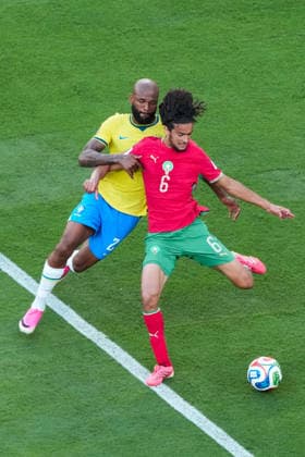 Ayyoub Bouaddi of Morocco (R) passes the ball under pressure from Igor Thiago of Brazil (L) during a FIFA Men’s World Cup 2026 Group Stage football match between Brazil and Morocco at New York New Jersey Stadium, in East Rutherford on June 13th 2026 (Photo by Alexandra Fechete SPP)  Copyright: xAlexandraxFechete SPPx Sportspressphoto_SPR165940