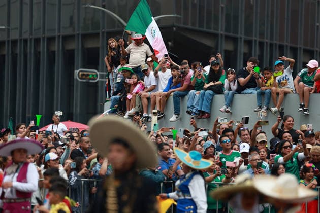 World Cup parade held in Mexico City MEXICO CITY, MEXICO - JUNE 13: Spectators watch the World Cup parade, in Mexico City, Mexico on June 13, 2026. Thousands of participants, including dancers, football-themed floats and giant inflatable figures, took part in the World Cup parade as part of the cultural activities organized by the Mexico City government during the World Cup. Daniel Cardenas Anadolu Mexico City Mexico. Editorial use only. Please get in touch for any other usage.  Copyright: x2026xAnadoluxDanielxCardenasx