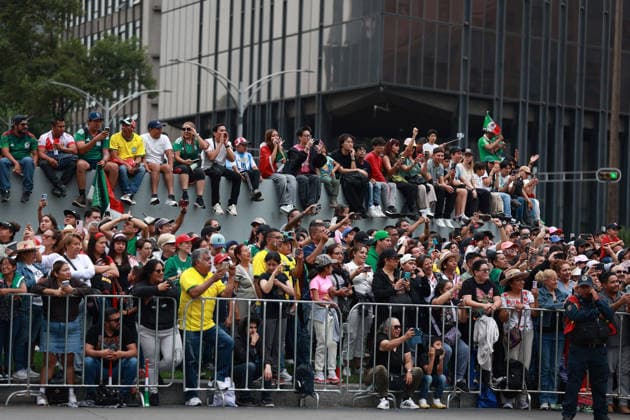 World Cup parade held in Mexico City MEXICO CITY, MEXICO - JUNE 13: Spectators watch the World Cup parade, in Mexico City, Mexico on June 13, 2026. Thousands of participants, including dancers, football-themed floats and giant inflatable figures, took part in the World Cup parade as part of the cultural activities organized by the Mexico City government during the World Cup. Daniel Cardenas Anadolu Mexico City Mexico. Editorial use only. Please get in touch for any other usage.  Copyright: x2026xAnadoluxDanielxCardenasx