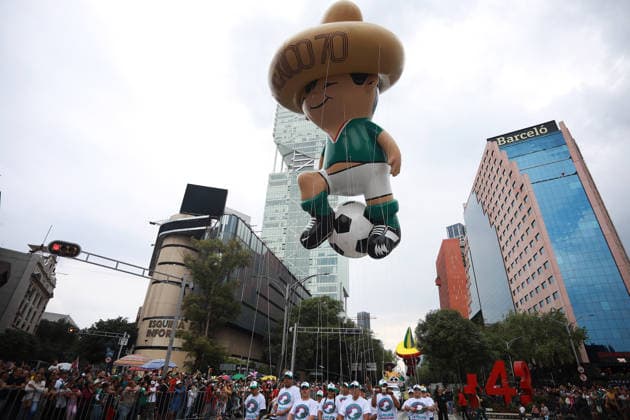 World Cup parade held in Mexico City MEXICO CITY, MEXICO - JUNE 13: A giant football themed inflatable figure moves along the route during a World Cup parade, in Mexico City, Mexico on June 13, 2026. Thousands of participants, including dancers, football-themed floats and giant inflatable figures, took part in the World Cup parade as part of the cultural activities organized by the Mexico City government during the World Cup. Daniel Cardenas Anadolu Mexico City Mexico. Editorial use only. Please get in touch for any other usage.  Copyright: x2026xAnadoluxDanielxCardenasx