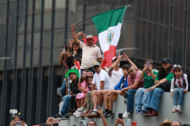 World Cup parade held in Mexico City MEXICO CITY, MEXICO - JUNE 13: Spectators watch the World Cup parade, in Mexico City, Mexico on June 13, 2026. Thousands of participants, including dancers, football-themed floats and giant inflatable figures, took part in the World Cup parade as part of the cultural activities organized by the Mexico City government during the World Cup. Daniel Cardenas Anadolu Mexico City Mexico. Editorial use only. Please get in touch for any other usage.  Copyright: x2026xAnadoluxDanielxCardenasx