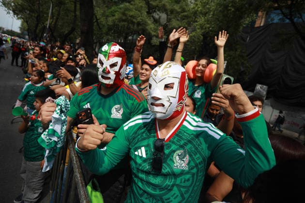 World Cup parade held in Mexico City MEXICO CITY, MEXICO - JUNE 13: Spectators watch the World Cup parade, in Mexico City, Mexico on June 13, 2026. Thousands of participants, including dancers, football-themed floats and giant inflatable figures, took part in the World Cup parade as part of the cultural activities organized by the Mexico City government during the World Cup. Daniel Cardenas Anadolu Mexico City Mexico. Editorial use only. Please get in touch for any other usage.  Copyright: x2026xAnadoluxDanielxCardenasx