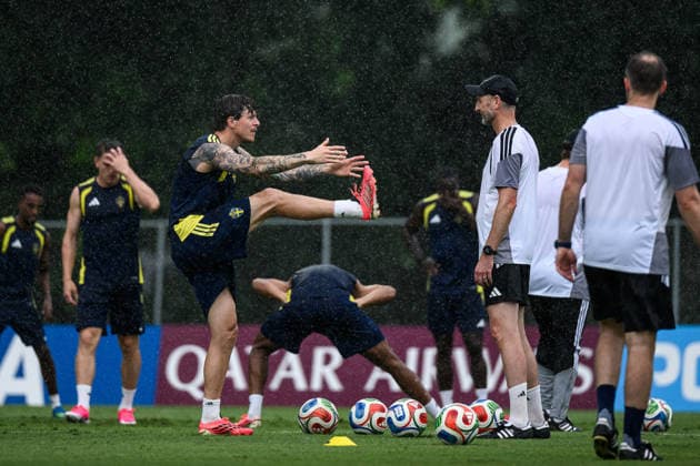 260614 Victor Nilsson Lindelöf and Assistant coach Andreas Georgson of the Swedish national football team at a training session during day 3 of the FIFA World Cup 2026 on June 14, 2026 in Monterrey Photo Joel Marklund BILDBYRAN kod JM PA1232 fotboll football soccer fotball vm fotbolls vm fotballs vm fotbolls vm 2026 fifa world cup 2026 träning practice training sverige sweden sverige a day 3 bbeng  Copyright: JOELxMARKLUND BB260614JM021