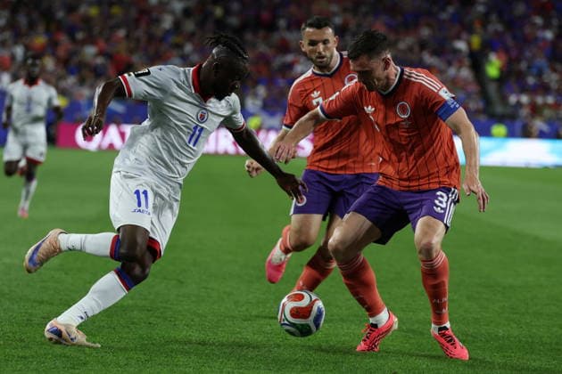 FIFA World Cup, WM, Weltmeisterschaft, Fussball 2026 - Group C - Haiti vs Scotland Louicius Deedson of Haiti (L) in action against Andy Robertson of Scotland (R) during the FIFA World Cup 2026 group stage match Haiti against Scotland, in Foxborough, Massachusetts, USA, 13 June 2026. BOSTON United States  Copyright: xGREGxM.xCOOPERx