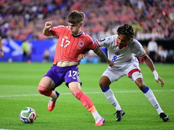 Haiti v Scotland - FIFA World Cup, WM, Weltmeisterschaft, Fussball 2026 - Group C FOXBOROUGH, UNITED STATES - JUNE 13: Ben Gannon-Doak (17) of Scotland in action against Martin Experience (8) of Haiti during the 2026 FIFA World Cup First Stage Group C match between Haiti and Scotland at Gillette Stadium (Boston Stadium) in Foxborough, Massachusetts, United States on June 13, 2026. Abdulhamid Hosbas Anadolu Massachusetts United States. Editorial use only. Please get in touch for any other usage.  Copyright: x2026xAnadoluxAbdulhamidxHosbasx