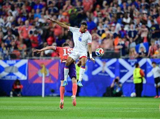 Haiti v Scotland - FIFA World Cup, WM, Weltmeisterschaft, Fussball 2026 - Group C FOXBOROUGH, UNITED STATES - JUNE 13: Wilson Isidor (18) of Haiti in action against Lewis Ferguson (19) of Scotland during the 2026 FIFA World Cup First Stage Group C match between Haiti and Scotland at Gillette Stadium (Boston Stadium) in Foxborough, Massachusetts, United States on June 13, 2026. Abdulhamid Hosbas Anadolu Massachusetts United States. Editorial use only. Please get in touch for any other usage.  Copyright: x2026xAnadoluxAbdulhamidxHosbasx