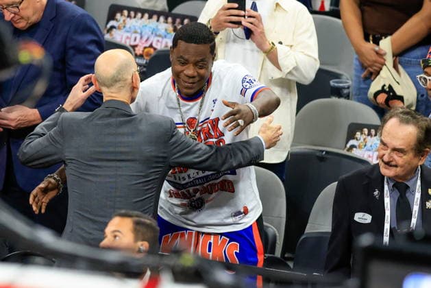 NBA, Basketball Herren, USA Finals Game 5 - New York Knicks at San Antonio Spurs US actor Tracy Morgan (R) hugs NBA Commissioner Adam Silver (L) during Game 5 of the NBA Finals between the San Antonio Spurs and the New York Knicks in San Antonio, Texas, USA, 13 June 2026. San Antonio United States  Copyright: xADAMxDAVISx