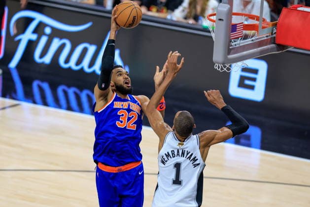 NBA, Basketball Herren, USA Finals Game 5 - New York Knicks at San Antonio Spurs New York Knicks center Karl-Anthony Towns (L) takes a shot over San Antonio Spurs forward Victor Wembanyama (R) during Game 5 of the NBA Finals between the San Antonio Spurs and the New York Knicks in San Antonio, Texas, USA, 13 June 2026. San Antonio United States  Copyright: xADAMxDAVISx