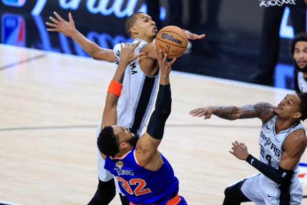 NBA, Basketball Herren, USA Finals Game 5 - New York Knicks at San Antonio Spurs San Antonio Spurs forward Victor Wembanyama (L) blocks a shot by New York Knicks center Karl-Anthony Towns (32, R) during Game 5 of the NBA Finals between the San Antonio Spurs and the New York Knicks in San Antonio, Texas, USA, 13 June 2026. San Antonio United States  Copyright: xADAMxDAVISx