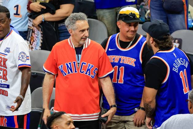 NBA, Basketball Herren, USA Finals Game 5 - New York Knicks at San Antonio Spurs US actor John Turturro talks with fans prior to Game 5 of the NBA Finals between the San Antonio Spurs and the New York Knicks in San Antonio, Texas, USA, 13 June 2026. San Antonio United States  Copyright: xADAMxDAVISx