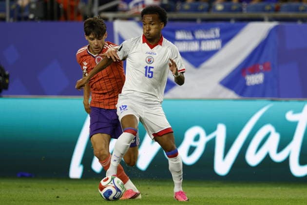 FIFA World Cup, WM, Weltmeisterschaft, Fussball 2026 - Group C - Haiti vs Scotland Aaron Hickey of Scotland (L) in action against Ruben Providence of Haiti (R) during the FIFA World Cup 2026 group stage match Haiti against Scotland, in Foxborough, Massachusetts, USA, 13 June 2026. BOSTON United States  Copyright: xGREGxM.xCOOPERx