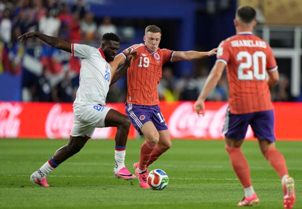 (260614) -- BOSTON, June 14, 2026 -- Frantzdy Pierrot (L) of Haiti vies with Lewis Ferguson (C) of Scotland during the group C match between Haiti and Scotland at the 2026 FIFA World Cup, WM, Weltmeisterschaft, Fussball at Boston Stadium in Boston, the United States, June 13, 2026. ) (SP)U.S.-BOSTON-FOOTBALL-FIFA WORLD CUP-GROUP C-HTI VS SCO ChenxYichen 