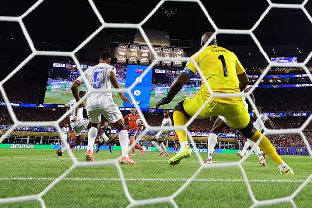 John McGinn of Scotland scores a goal to make the score 0-1 Haiti v Scotland, 2026 FIFA World Cup, WM, Weltmeisterschaft, Fussball Group C, Football, Boston Stadium, Foxborough, Massachusetts, USA - 13 Jun 2026Foxborough Boston Stadium Massachusetts (MA) United States of America EDITORIAL USE ONLY No use with unauthorised audio, video, data, fixture lists, club league logos or live services. Online in-match use limited to 120 images, no video emulation. No use in betting, games or single club league player publications.  Copyright: xMichaelxZemanek Shutterstockx 16924167ba