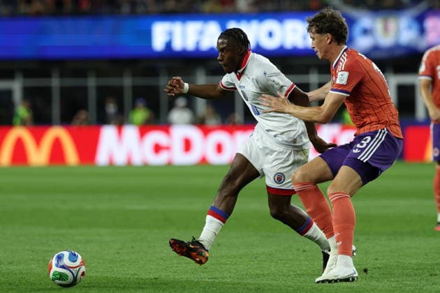 FIFA World Cup, WM, Weltmeisterschaft, Fussball 2026 - Group C - Haiti vs Scotland Jean-Ricner Bellegarde of Haiti (L) in action against Jack Hendry of Scotland (R) during the FIFA World Cup 2026 group stage match Haiti against Scotland, in Foxborough, Massachusetts, USA, 13 June 2026. BOSTON United States  Copyright: xGREGxM.xCOOPERx