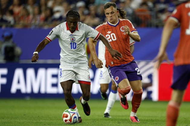 FIFA World Cup, WM, Weltmeisterschaft, Fussball 2026 - Group C - Haiti vs Scotland Jean-Ricner Bellegarde of Haiti (L) in action against Lawrence Shankland of Scotland (R) during the FIFA World Cup 2026 group stage match Haiti against Scotland, in Foxborough, Massachusetts, USA, 13 June 2026. BOSTON United States  Copyright: xGREGxM.xCOOPERx